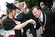 Handkuss für die Damen: Seppi Schmidt (CSU) (Foto: Martin Schmitz)